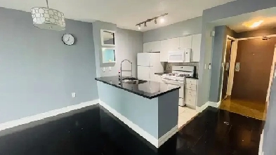 RENT ME - 1bdrm DEN TORONTO NEAR ROGERS CENTRE Image# 1