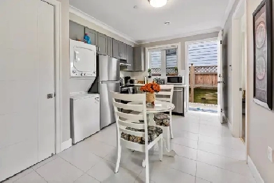 Furnished 2-Bedroom Ground-Level Suite – White Rock Image# 1