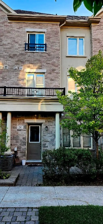 3-Bedroom Townhouse for rent – Bathurst & Finch Image# 1