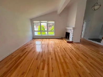 Newer renovate 3 Bedroom duplex available for rent Image# 12