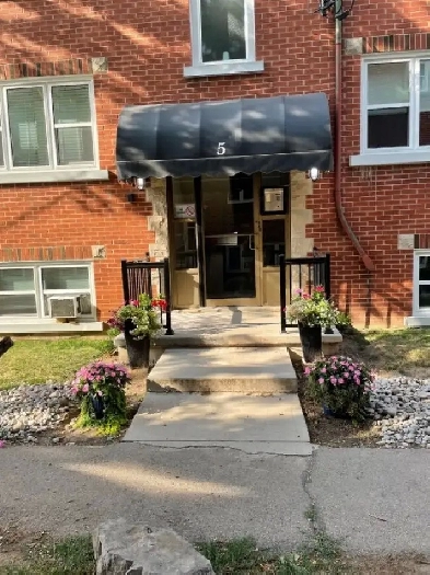 Gorgeous Stoney Creek Condo for Sale Image# 9