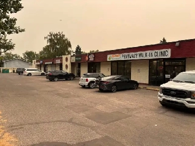2000 sq/ft main floor commercial space available in Lynnwood! Image# 2