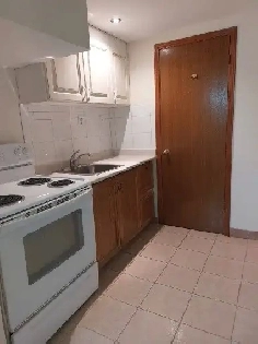 Brentwood Nice Furnished Bedroom Close to U of C and C Train Image# 8