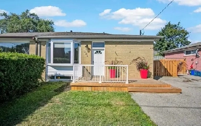 Bright & Spacious 3 Bedroom Upper Unit in Prime Whitby Location Image# 3