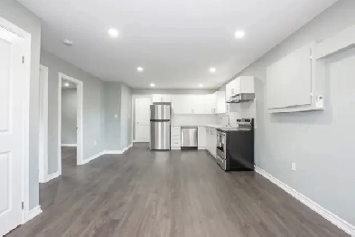 2 bedroom   Den Main Unit in Welland! Image# 1