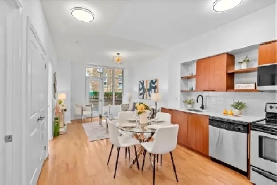 Open House Alert! Yonge & Bloor Condo w/ Private Outdoor Space Image# 5