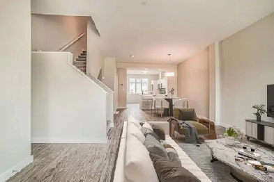 3 bedroom 2.5 bathroom townhouse unit for rent in Aurora Image# 1