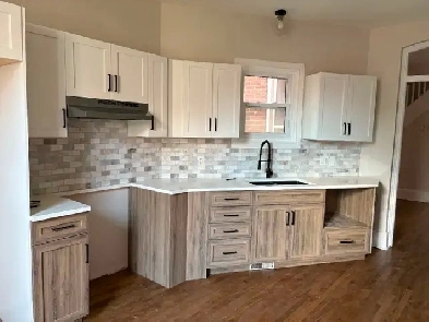 3 bedroom townhouse - great downtown location Image# 1