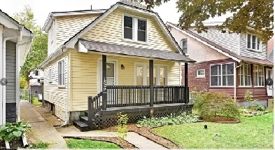 Gorgeous bungalow offering 1   2 bedrooms and 1.5 baths in Walke Image# 17