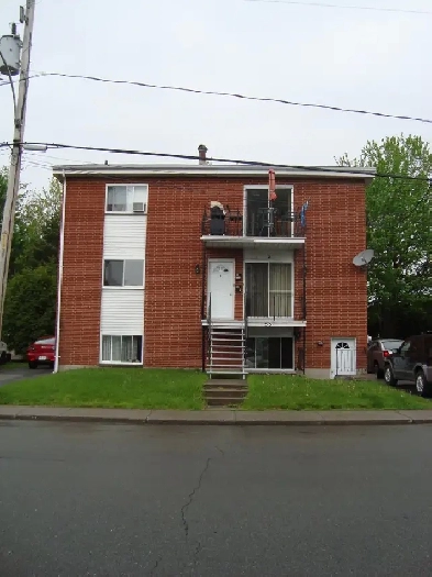 5 et demi a louer dans Triplex Image# 2