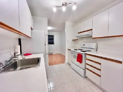 Condo 2cc à louer bien situé - 2bd condo for rent well located Image# 1