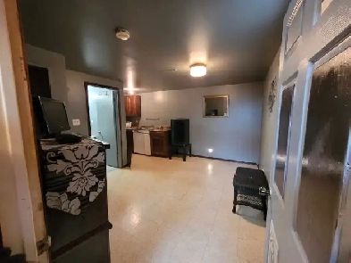 bachelor suite for rent Image# 4