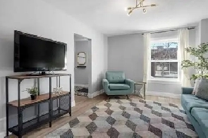 2 BDRM   OFFICE Centretown Townhouse Image# 5