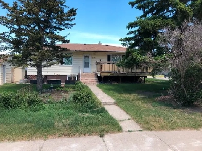Large, bright LEGAL 2 bedroom basement close to Henderson lake. Image# 4