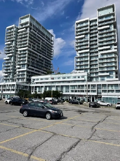 Lease Transfer: 1 Bed Den Condo w/ Parking & 1 MONTH FREE Image# 8