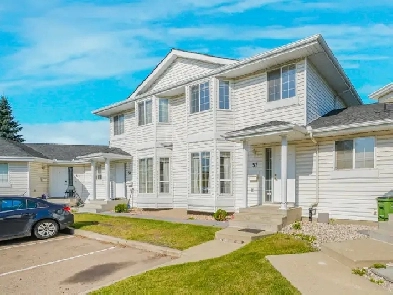 3 Bed 2.5 Bath Townhouse back green space in Millwoods! WOW! Image# 9