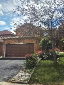 Private room for rent walk to Erin Mills Town centre Image# 2