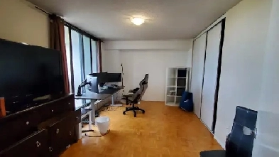 LARGE ROOM FOR RENT WITH PRIVATE BALCONY. MUST SEE! $975.00 Image# 1
