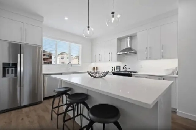Brand-New 3-Bed 2.5-Bath Laned Home in Bridgeport Green Image# 5