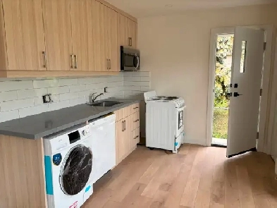 Etobicoke Modern Bachelor Unit – Furnished or Unfurnished Image# 1