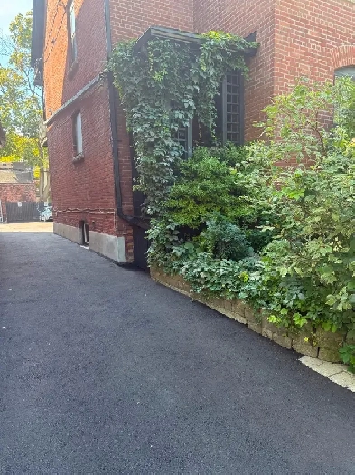 PARKING SPOT FOR RENT- DOWNTOWN TORONTO ( HURON / BERNARD) Image# 1