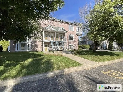 Rare copropriété de 3 chambres, quartier de la montagne SteJulie Image# 1