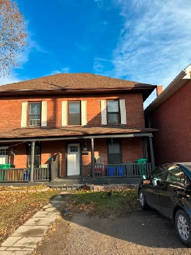STUDENT ALERT – 4-BEDROOM HOME IN DOWNTOWN PETERBOROUGH! Image# 1