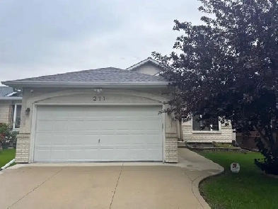 211 Eaglemere Drive, Winnipeg Image# 1