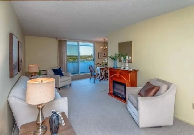 Rare 3-Bedroom Suite in a High-Demand Newmarket Building! Image# 3