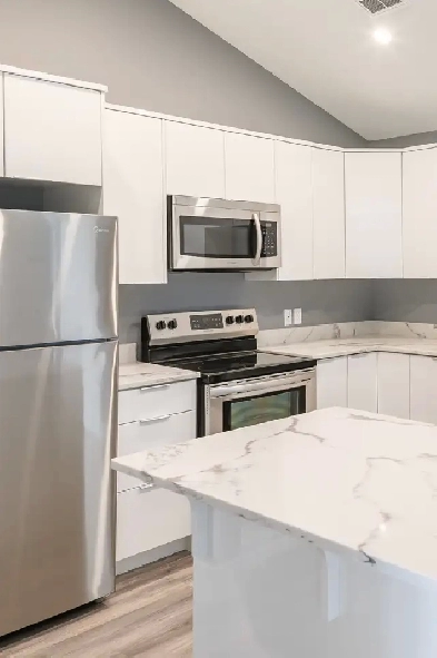 Two Bedroom Apartment Available in Cornwall! Image# 1