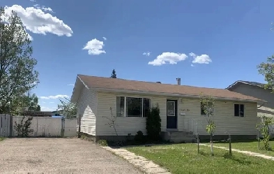 #3473 - 3 Bedroom/ 1.5 Bath Home For Rent $2000 Avail Oct 1st Image# 21