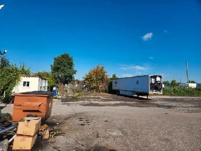 Storage Compound in Mississauga (Cawthra & Queensway) Image# 1