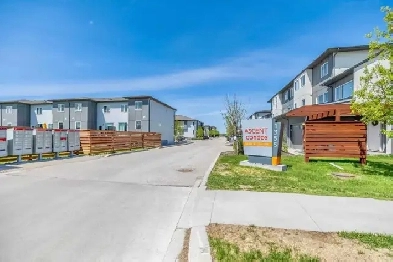 Hot Deal! 4 Bedroom, 3 Bath Condo   2 Parking – $358k Image# 2