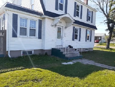 3BR uper duplex in Elmwood Everything included Image# 1