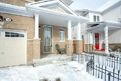 Beautiful Detached House for Rent in Angus for $2600 from Nov1st Image# 1