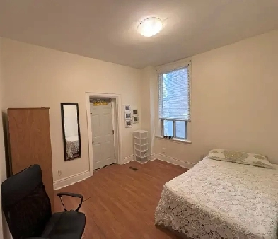 Furnished student rental near TMU available immediately Image# 1