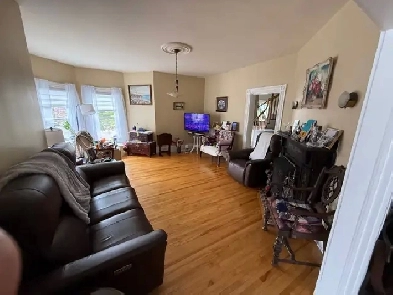 Beautiful Executive  3 Bedroom Apartment in the heart of Truro Image# 1