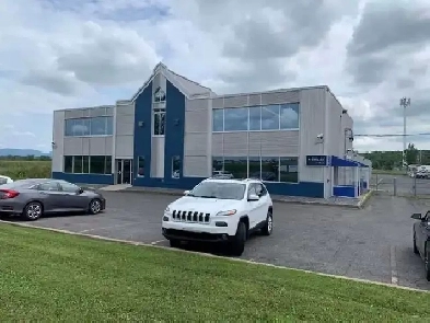 (60pi2) Entrepot de 60 pc Sainte-Julie Bombardier Sainte-Julie Image# 1