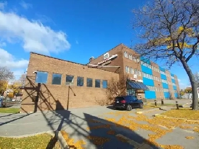 (15pi2) Entrepot de 15pi2 Saint-Leonard Sur Boul Métropolitain Image# 1