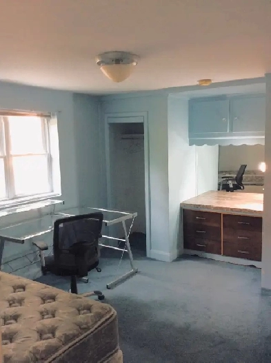 Male McMaster 3rd yr/up students. Walk2Mac. Furn/Util. Included Image# 9