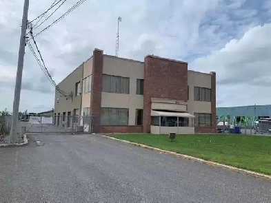 (12.5pi2) Entrepot de 12.5pi2 Varennes Sur Boul Lionel-Boulet Va Image# 1