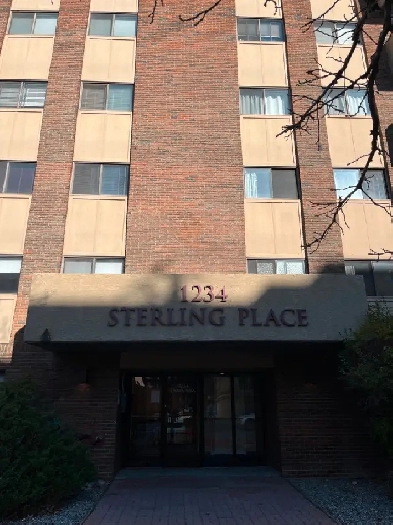 Spacious 1-Bedroom Condo with Patio, Laundry & Parking BELTLINE