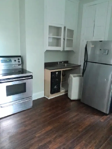 One bed/one bath, Bachelor ground floor apartment Image# 1