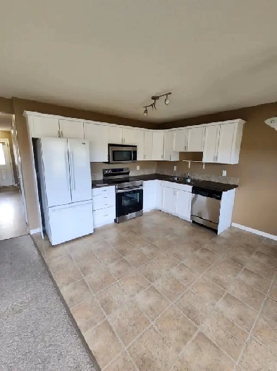 3 Bed Townhome Ready Oct 15th! Comes with single car GARAGE! Image# 20