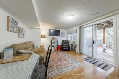 Large Master Bedroom Walkout Basement for Rent Image# 7