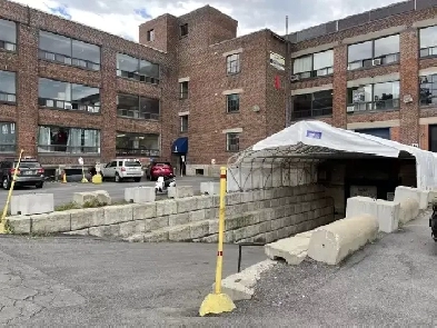 (10.24pi2) Entrepot de 10.24 pc Montreal Sur Saint-Ambroise Mont Image# 1