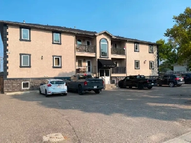 3 bedroom, pet friendly in suite laundry, close to downtown area Image# 4