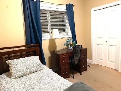 ROOM NEAR BUS STOP SURREY FOR RENT Image# 1