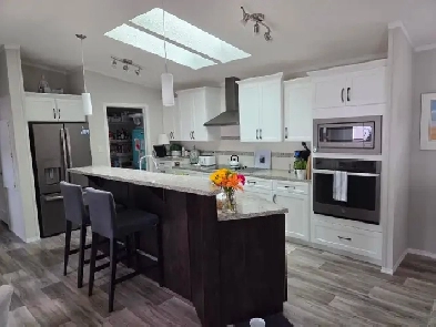 GORGEOUS GOLF COURSE HOME! Image# 1