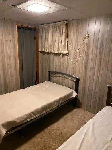 $400 Sharing room for rent - male student only Image# 1